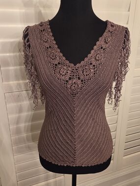 Crocheted V-Neck Knit Top in Dusty Mauve